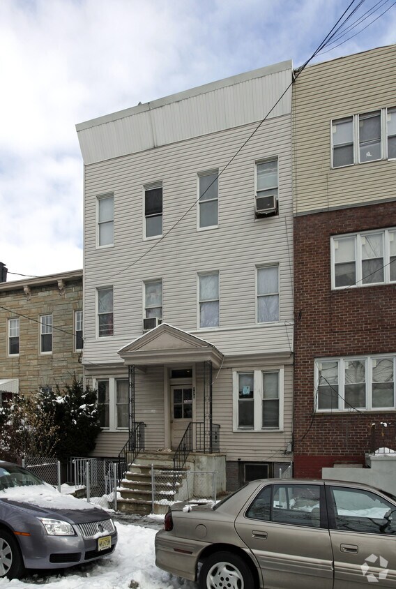 Building Photo - 130 Thorne St
