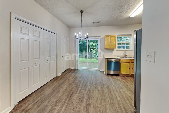 Foto del edificio - 413 Marsh Lake Rd SE