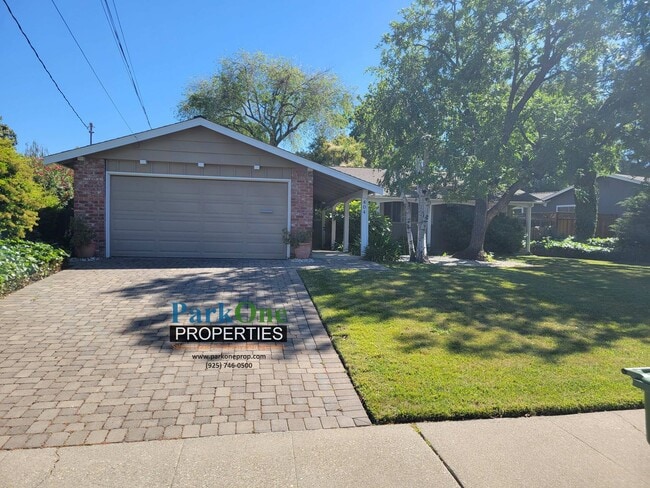 Photo - Spacious single level Woodlands home