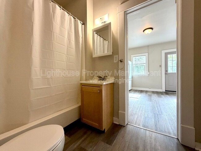 Building Photo - 1242 Davis Ave NW