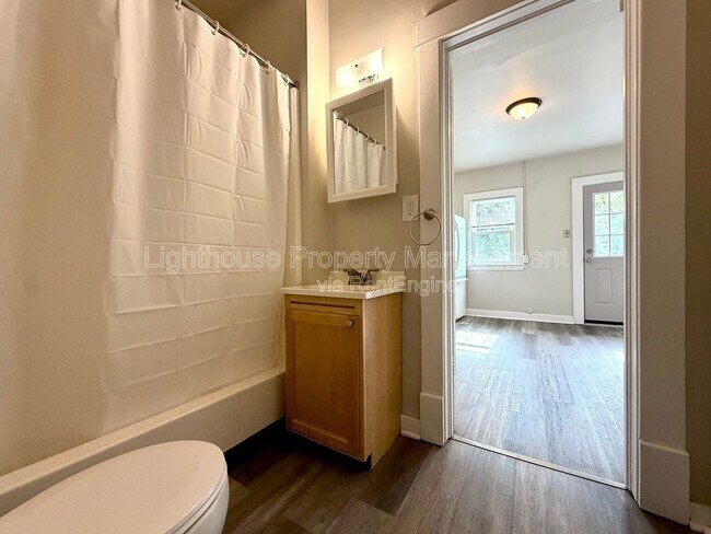 Foto del edificio - 1242 Davis Ave NW