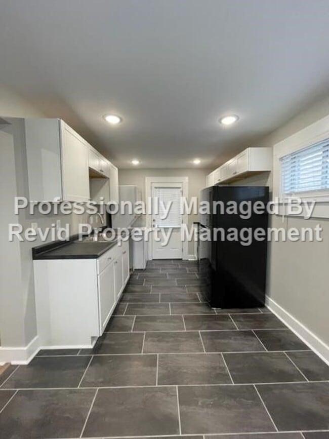 Building Photo - Half off the First Months Rent! Freshly Re...
