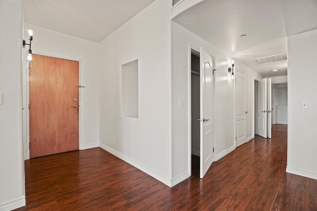 Entry - 1544 Granville Ave