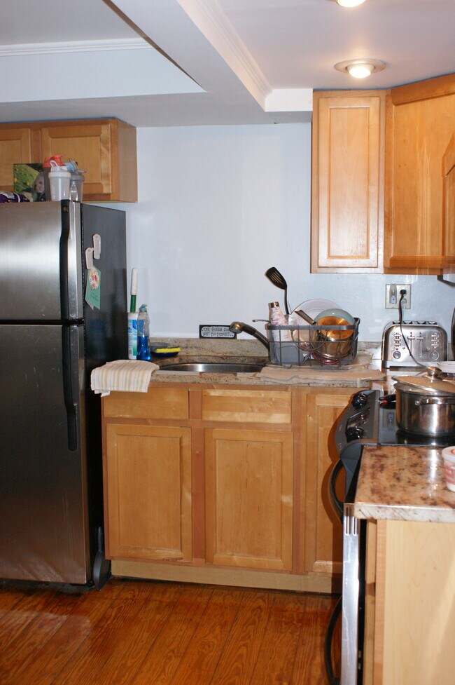 Building Photo - 38 Pelham St