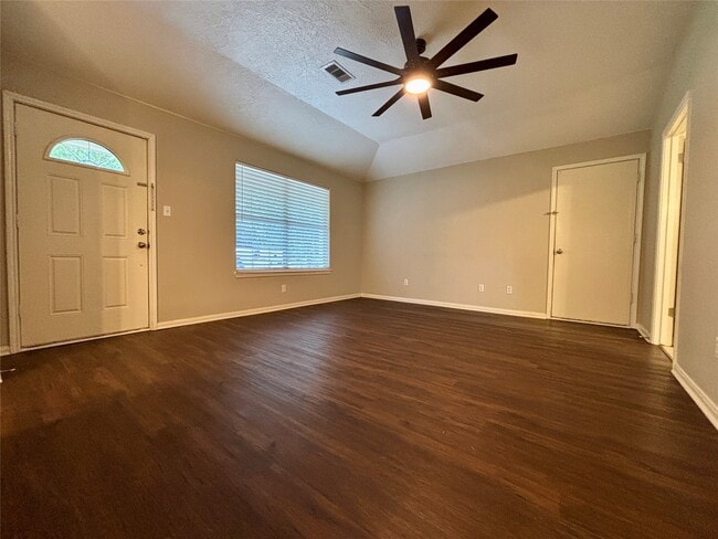 Foto del edificio - 10642 Royal Pines Dr