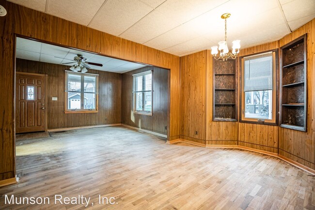 Building Photo - 3 br, 1.5 bath House - 1009 5th Avenue south