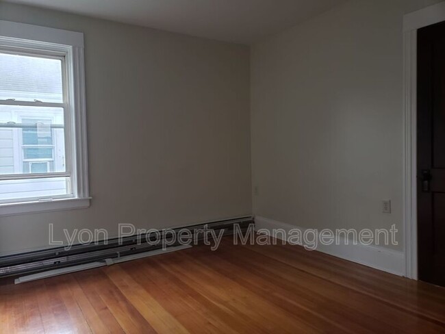 Building Photo - 1059 S Broadway