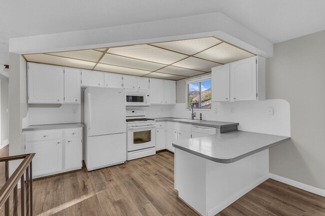 Building Photo - Spacious 5 Bed in Riverdale with Large Yard