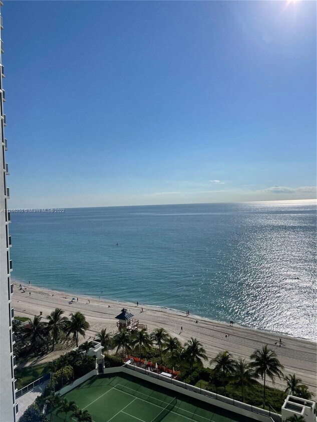 Primary Photo - 19111 Collins Ave