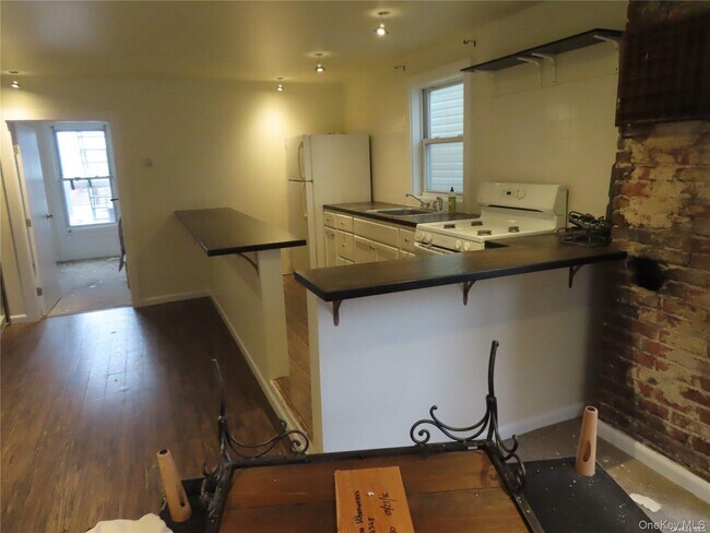 Building Photo - 45 Deer Park Ave