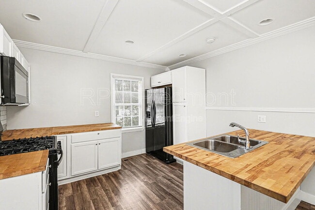 Photo - 2135 Jernigan Dr SE House