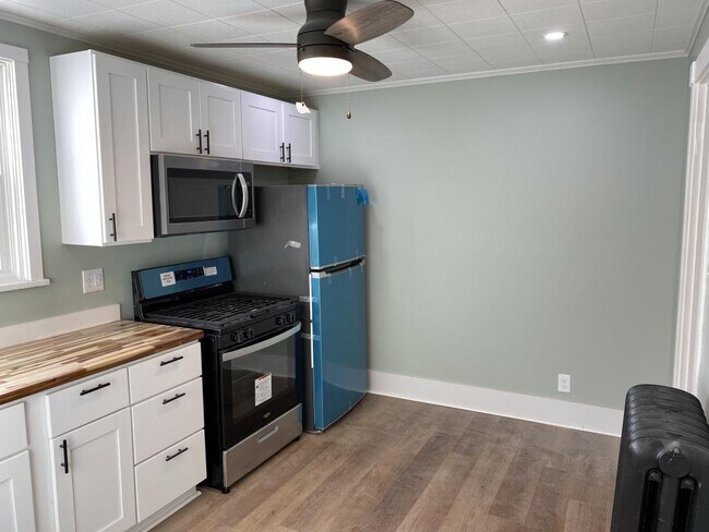 Foto del edificio - 210 Logan Blvd