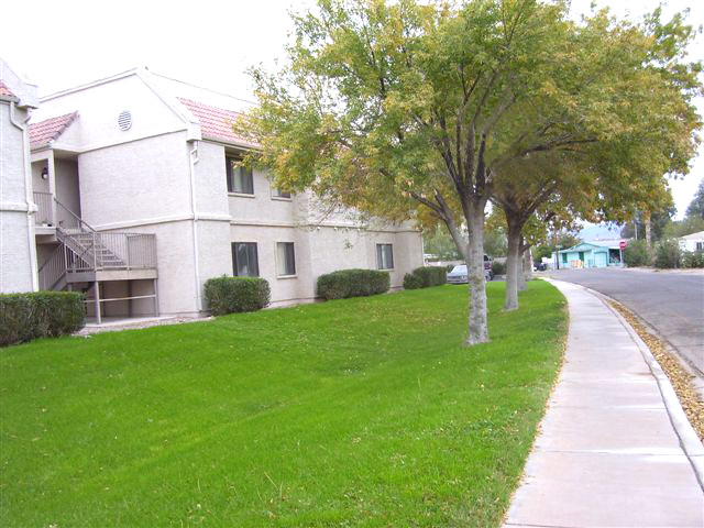 Primary Photo - Sun River Apartments