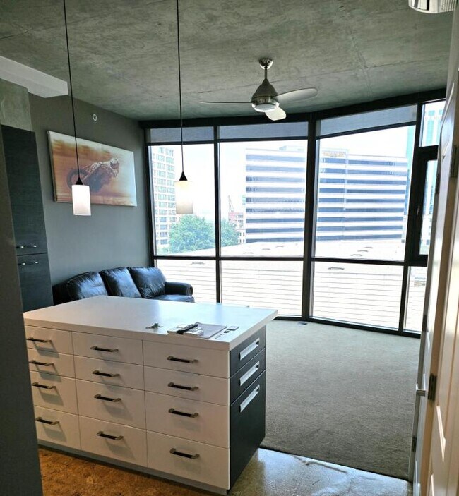 Foto del edificio - 851 W Front St