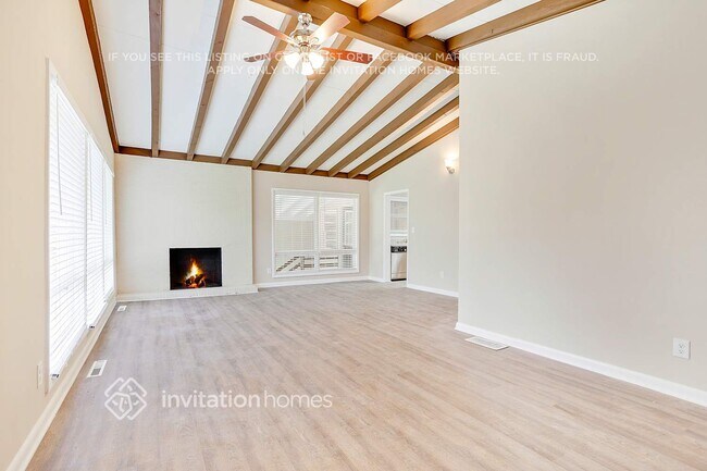 Building Photo - 562 Collingwood Dr