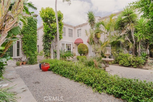 Building Photo - 5962 S San Vicente Blvd