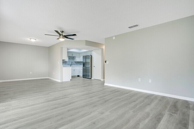 Foto del edificio - 513 Fairways Ln