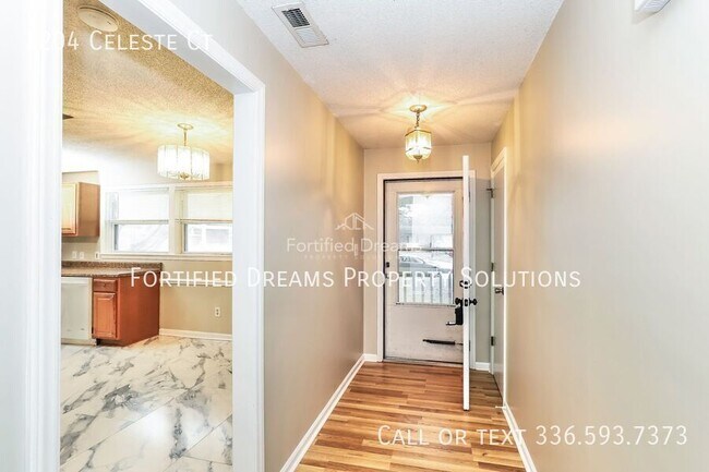 Foto del edificio - 2204 Celeste Ct