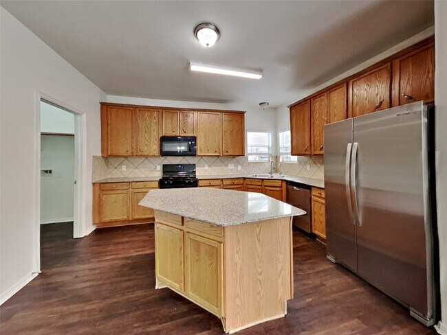 Foto del edificio - 2013 Briar Grove Dr