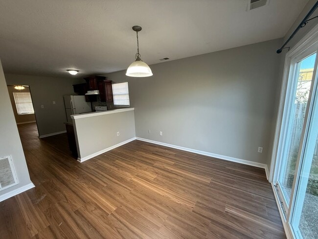 Building Photo - Updated home in Highview