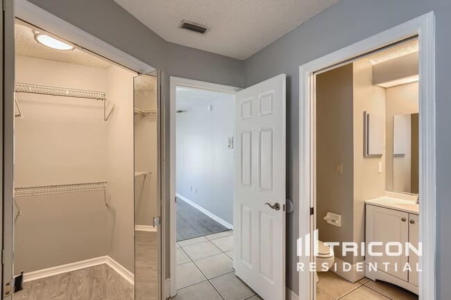 Building Photo - 11327 Rainbow Woods Loop