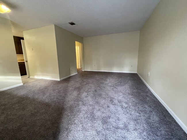 Building Photo - Apartment For Rent