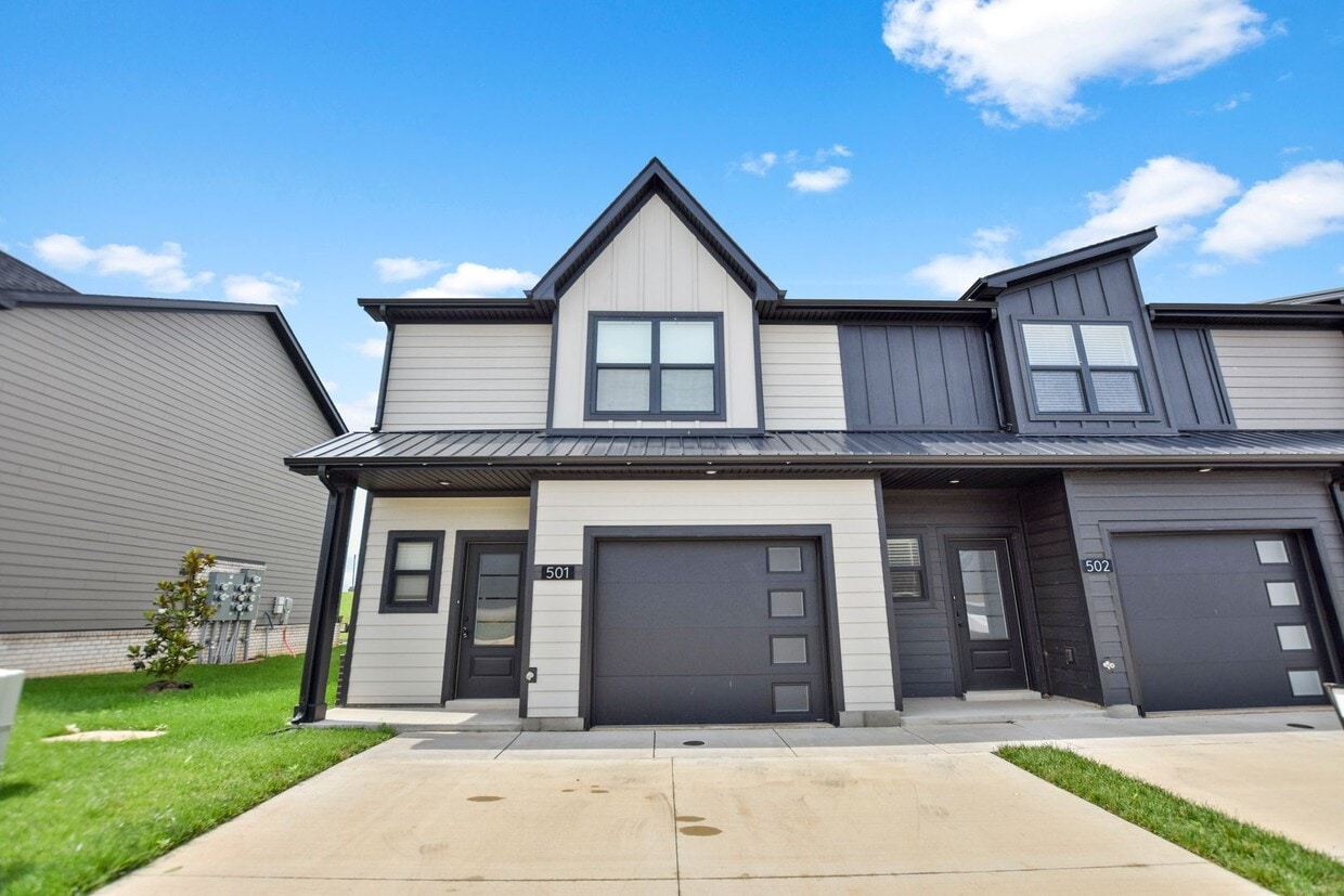 Primary Photo - Three Bedroom in Sango!