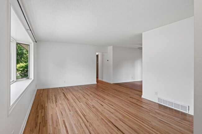 Foto del edificio - 2036 Coral Ln