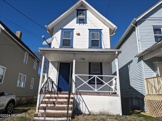 Building Photo - 1305 Summerfield Ave