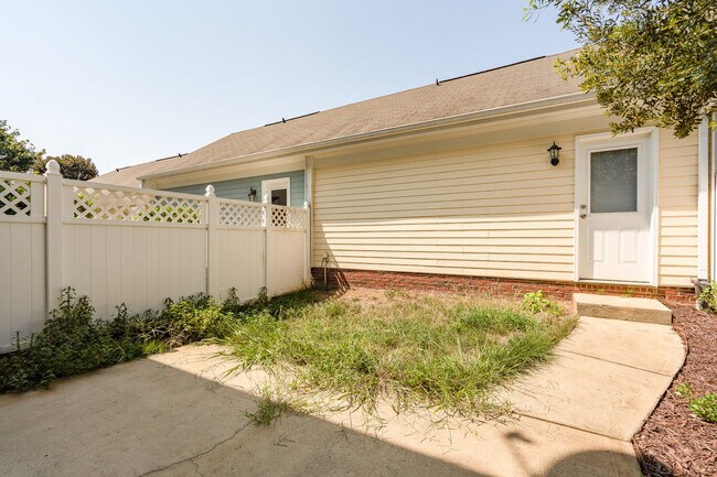 Building Photo - 928 White Point Dr