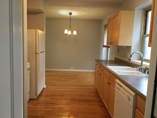Building Photo - 4915 N Wolcott Ave