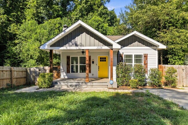 Foto del edificio - Updated Cottage 5 mins from Uptown Charlotte!
