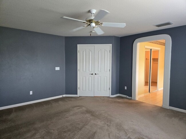 Building Photo - Spacious 4 bed, 3 bath, 2-story House at E...
