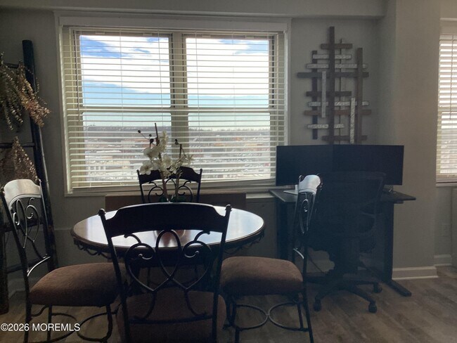 Foto del edificio - 28 Riverside Ave