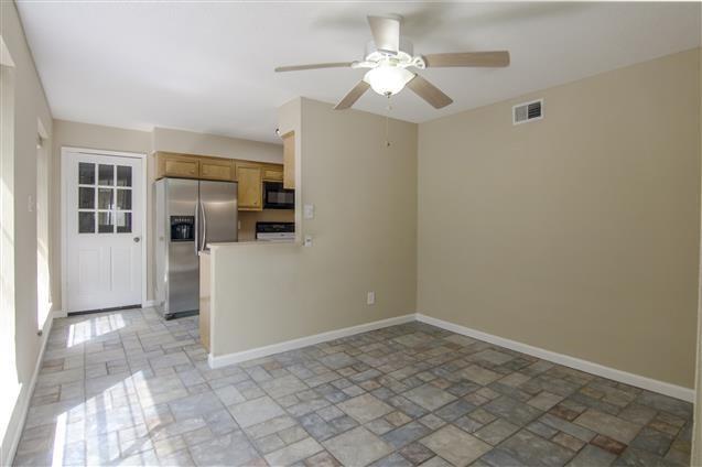 Building Photo - 411 S Austin St