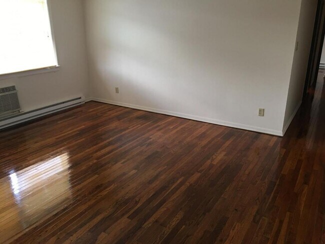 Building Photo - 4200 N Arlington Ave