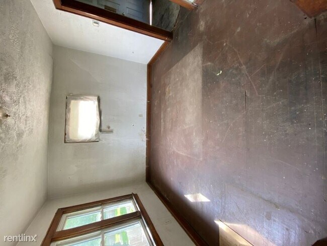 Building Photo - 2 br, 1 bath House - 365 N Highland Ave