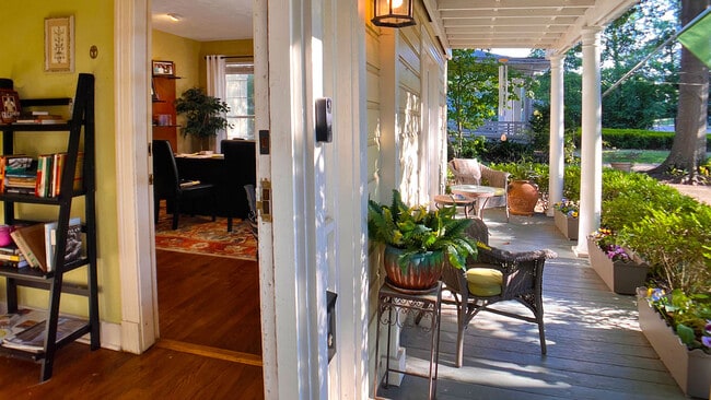 Photo - 1710 N State St House