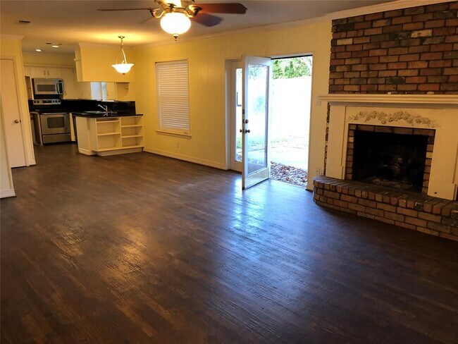 Foto del edificio - 2244 Shady Brook Dr