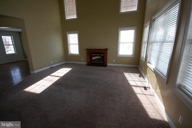 Building Photo - 105 Sonoma Ct