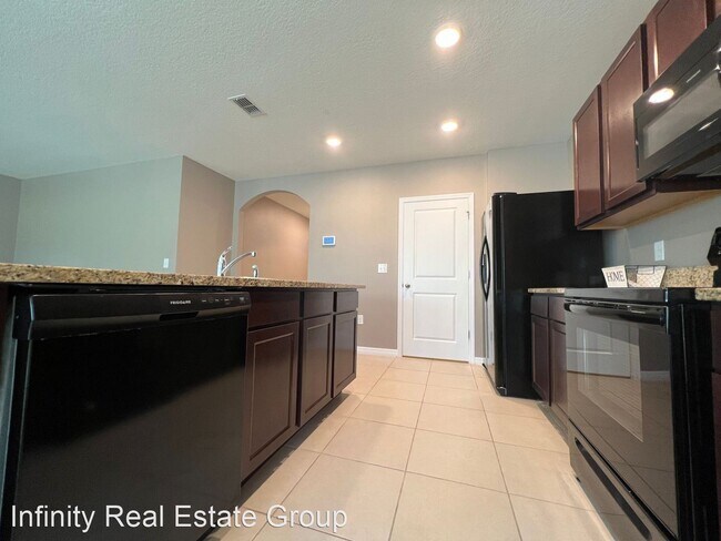 Foto del edificio - 3 br, 2 bath House - 64 Hickory Course