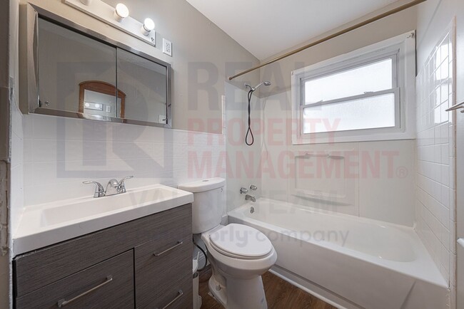 Building Photo - 1522 E 172nd St