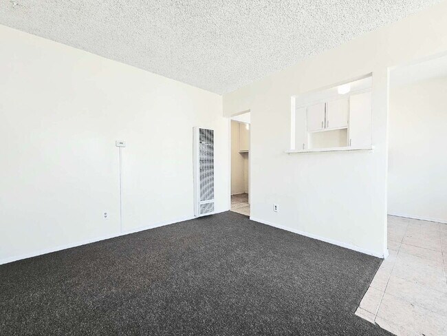 Foto del edificio - Spacious 1-Bedroom Home with Large Yard!!!