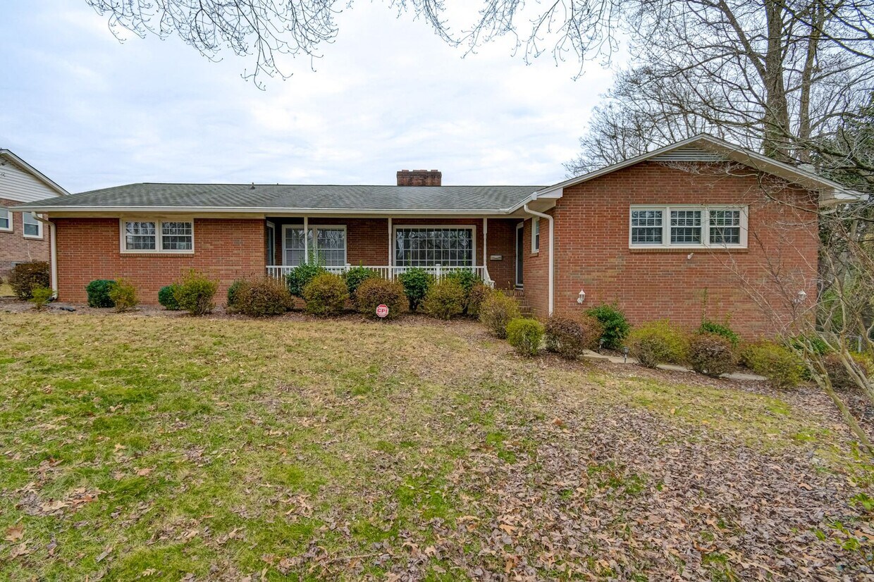 Primary Photo - 1140 Barclay Terrace