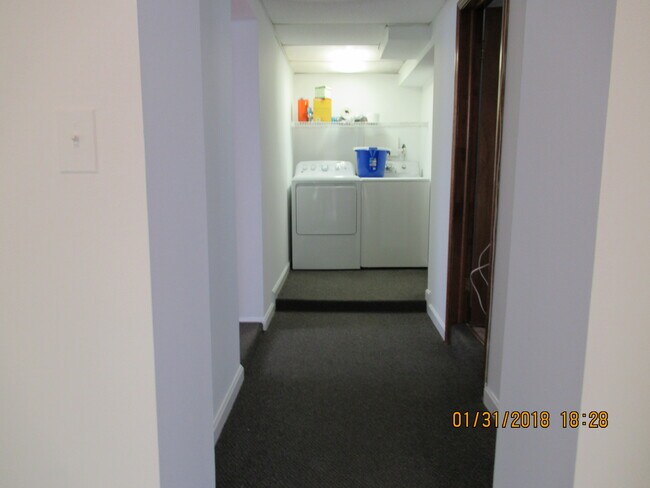 Building Photo - 6035 Broad St