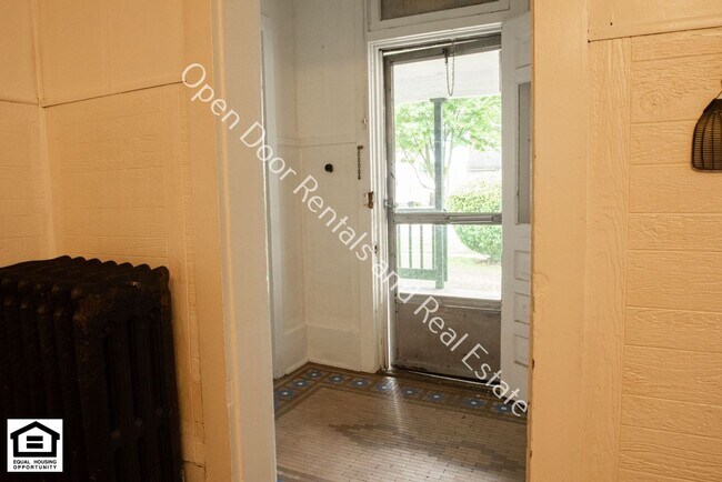 Building Photo - 385 S Wayne St