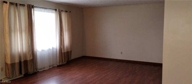 Building Photo - 206 Stuart Dr