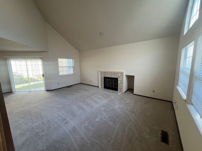 Foto del edificio - Spacious 3 bed 2.5 bath home in Mountain View. Must see!