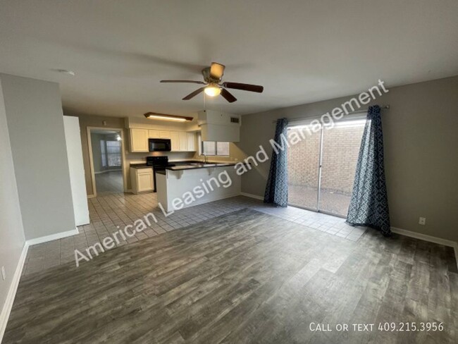 Foto del edificio - Beautifully Updated 3/2.5 Townhome in Beau...