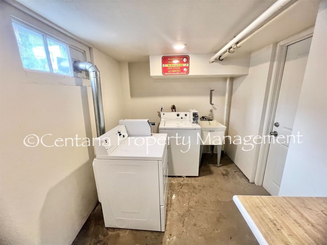 Building Photo - 205-207 N Excelsior Ave